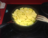 Foto del paso 1 de la receta: Tortilla de patatas con cebolla