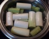 Foto del paso 1 de la receta Crema de puerro y apio al toque de lima