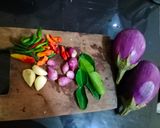Foto langkah ke 1 dari resep Oseng-Oseng Terong Pedas.