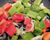 Foto del paso 4 de la receta: Pavo con pimientos en salsa de soja