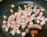 Hình bước làm 2 của món Cơm Chiên Trứng, Xúc Xích Tươi Và Đỗ