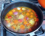 Foto del paso 7 de la receta: Pollo estofado al curry japonés casero con cebollitas dulces