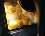 Foto del passaggio 1 della ricetta Patate, cipolle filetti trota in friggitricearia