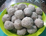 Foto langkah ke 4 dari resep Bakso Sapi Campur ayam.