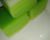 รูปขั้นตอนการทำที่ 6 ของ ขนมชั้นใบเตยกะทิสด (Steamed Pandan Layer Cake)