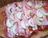 Foto del paso 4 de la receta: BONDIOLA RELLENA CON, PANCETA QUESO, Morrón, ACEITUNAS
