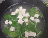 Foto langkah ke 2 dari resep Sayur Bening Sawi Hijau Tahu.
