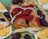 Foto del paso 4 de la receta: Yemas de espárragos con bonito en escabeche y pimiento de piquillo
