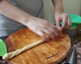 Foto langkah ke 5 dari resep Roll pizza & sosis roll rendah karbo.
