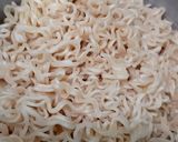 Foto langkah ke 1 dari resep Mie Goreng Sosis Suka-Suka.