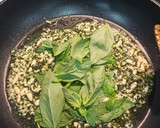 Foto del paso 2 de la receta: Tallarines con salsa de pesto de calabacín y requesón 🍝