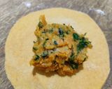 A picture of step 4 of Aloo methi paratha.
