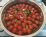 Foto del paso 3 de la receta: Tomates cherry confitados con hierbas aromáticas
