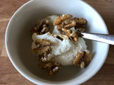 Yoghurt, honey and walnuts
