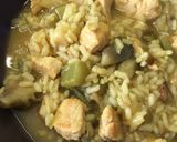 Foto del paso 7 de la receta Arroz caldoso con alcachofas, ajos tiernos y pollo