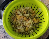Foto del paso 1 de la receta: Pasta fría con salmón ahumado y queso fresco