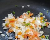 Foto del paso 2 de la receta: Tortilla de perico relleno con pollo desmechado y queso