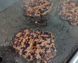 Foto del paso 9 de la receta: Smash Burger con Mayonesa de Humo y Cebolla Caramelizada en Pan Brioche