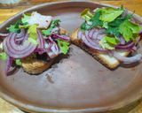 Foto del paso 8 de la receta: Tostadas de ceviche con papas 🥔 rústicas al ají picante 🌶