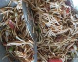 A picture of step 3 of Chinesse Hakka Noodles.