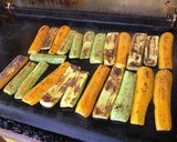 Une image de l'étape 4 de Courgettes bicolores marinées au basilic.