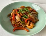 Foto del paso 9 de la receta: Wok de fideos japoneses (udon noodles) (うどん) con langostinos al curry
