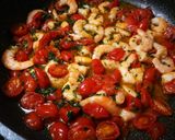 Foto del passaggio 5 della ricetta Linguine e mazzancolle fresche al sugo