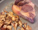 Une image de l'étape 4 de Côte de bœuf, Cèpes et tuiles de Parmesan.