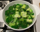 Foto del paso 2 de la receta: Calabacines rellenos de gambas, merluza y verduras