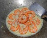 Foto langkah ke 2 dari resep Spaghetti Carbonara dengan Udang.