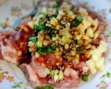 รูปขั้นตอนการทำที่ 1 ของ หมูสับหมักสามเกลอ