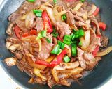 Foto langkah ke 4 dari resep Sapi Jamur Lada Hitam.
