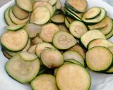 Foto del passaggio 1 della ricetta Torta salata alle zucchine