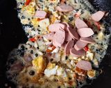 Foto langkah ke 3 dari resep Nasi Goreng Sosis (bumbu iris).