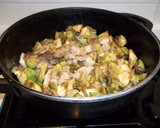 Foto del paso 5 de la receta: Alcachofas, setas y pollo