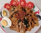 Foto langkah ke 5 dari resep Kwetiau goreng (kin ci pan) kw Debm.