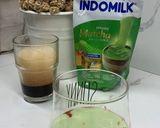 Foto langkah ke 5 dari resep Strawberry matcha latte.
