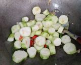 Foto langkah ke 4 dari resep Sayur Oyong Sederhana.