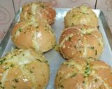 Foto langkah ke 4 dari resep Korean garlic cheese bread dengan cream cheese rumahan.
