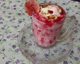 A picture of step 5 of Strawberry crushed milk shake with vanilla ice cream.