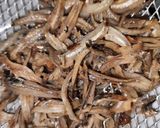 Foto langkah ke 1 dari resep 12) Tumis Teri Kulit Melinjo.