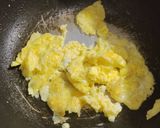 Foto langkah ke 2 dari resep Cah Sawi Telur Orak Arik.