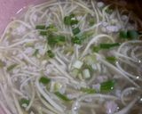 Hình bước làm 3 của món Canh bầu nấu thịt vai xay