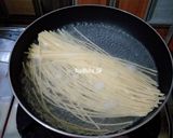 Foto langkah ke 1 dari resep Spaghetti aglio e olio.