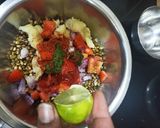 मोड आलेल्या मुगाची भेळ (mod alelya moongachi bhel recipe in marathi) रेसिपी स्टेप 3 फोटो 