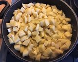 Une image de l'étape 3 de Pommes de terre sautées aux saucisses à l ancienne et poivrons.