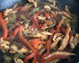 Foto del paso 2 de la receta: Fajitas caseras de pollo