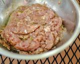 รูปขั้นตอนการทำที่ 8 ของ หมูสับทอดกระเทียมพริกไทย หรือ หมูก้อนทอด กินกับซอส อร่อยสุดๆ😋