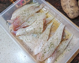 Foto del paso 1 de la receta: Barritas crujientes de gallo con papas fritas y mojo