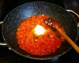 Foto del paso 3 de la receta: Oreja de cerdo con salsa de tomate con alcachofas